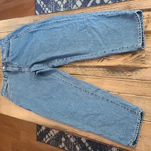 Mom jeans. Loose fit